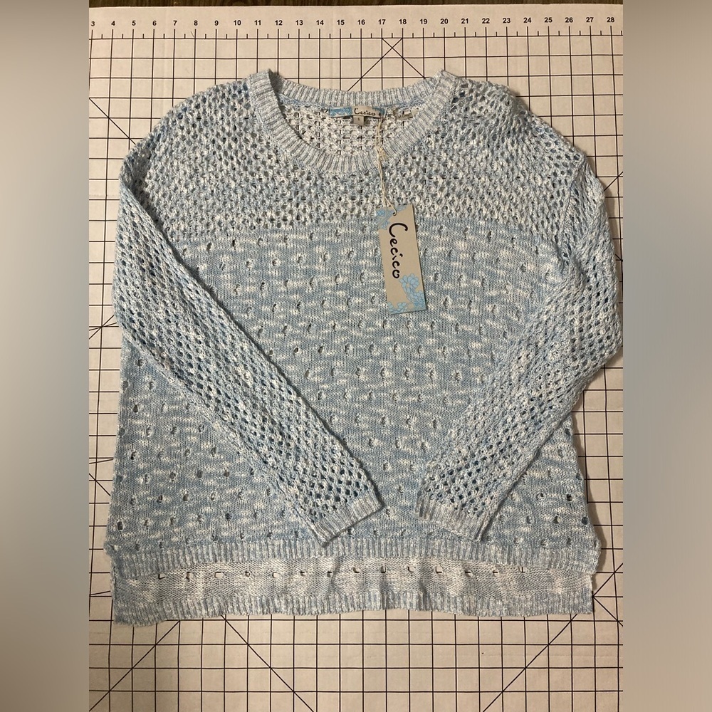 NWT Cecico Women’s Small Blue Lightweight Sweater